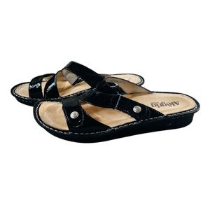 Alegria NEW Patent Leather Hook Loop Flats Sandals, Black/Tan, Size‎ 8